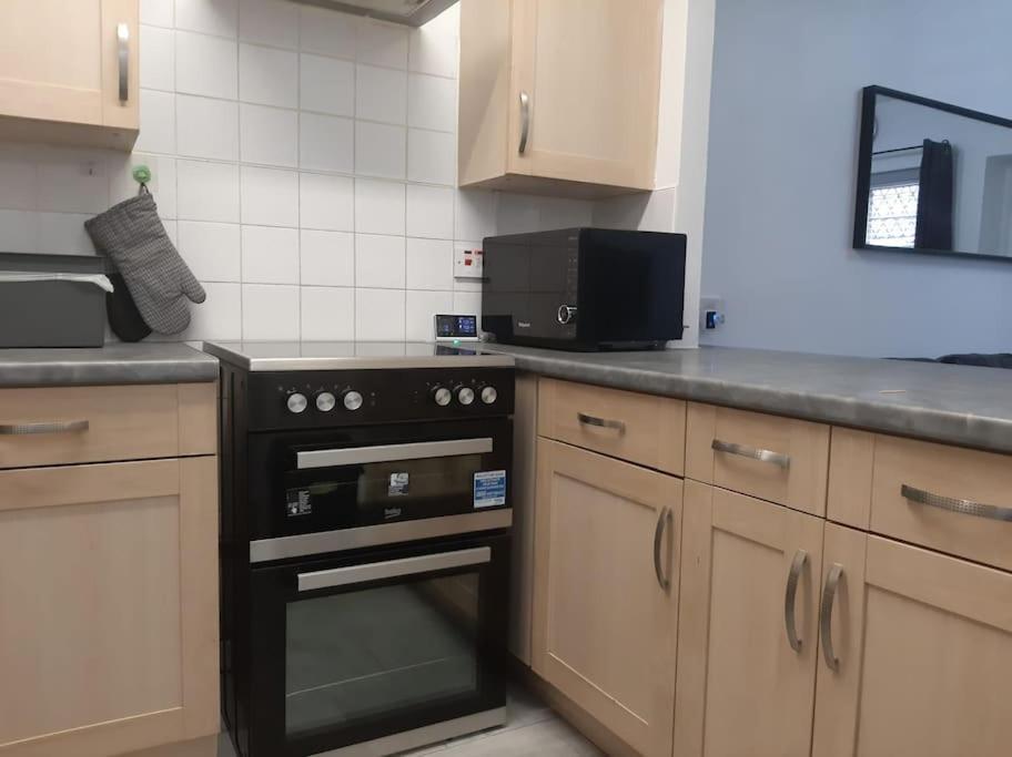 Entire Rental, Easy Reach To Etihad Stadium Manchester Exterior photo